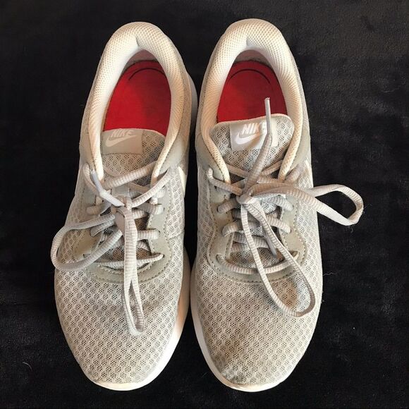 Nike Tanjun Gray / White Sneakers - 7.5 - Picture 9 of 13